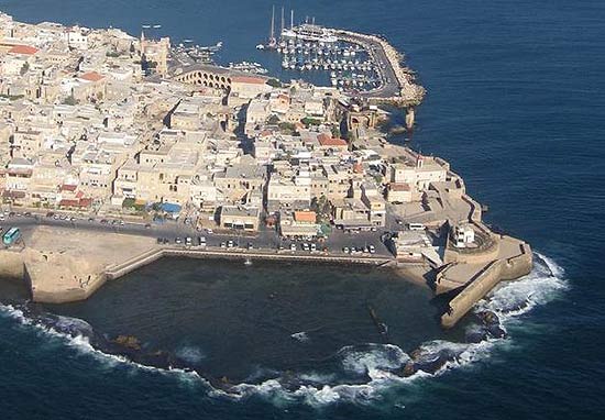 Luchtfoto van de havenstad Acco, het laatste bolwerk van de kruisvaarders in het H. Land