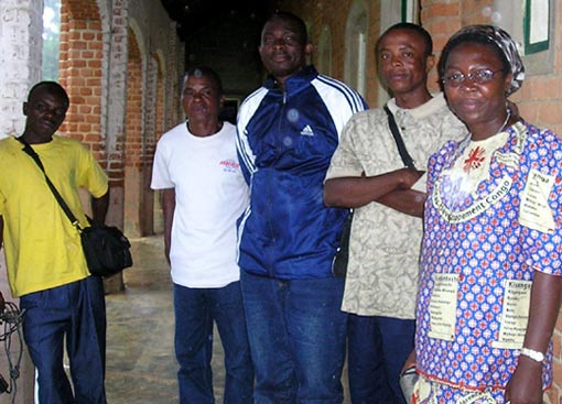Caritas-project-cordinator Sr. Flicit (rechts) met enkele medewerkers