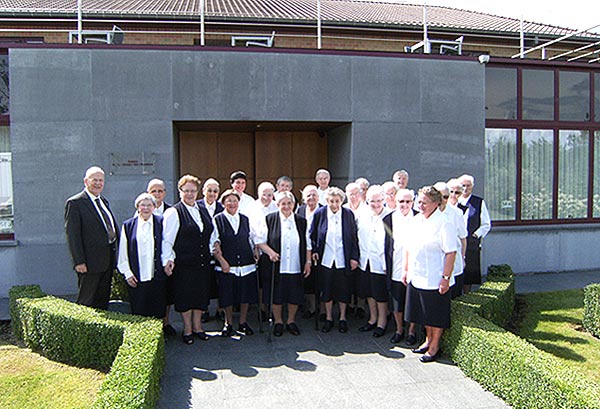 Groepsfoto van alle Zusters van ten Bunderen op 15 augustus 2014