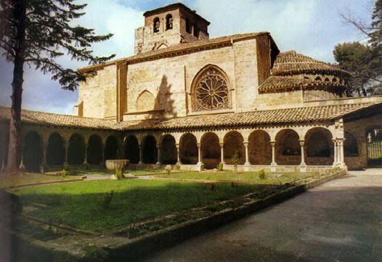 de romaanse kerk San Pedro de la Rua met het aanpalend kloosterpand