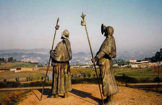 standbeeld van 2 pelgrims op de Monte del Gozo