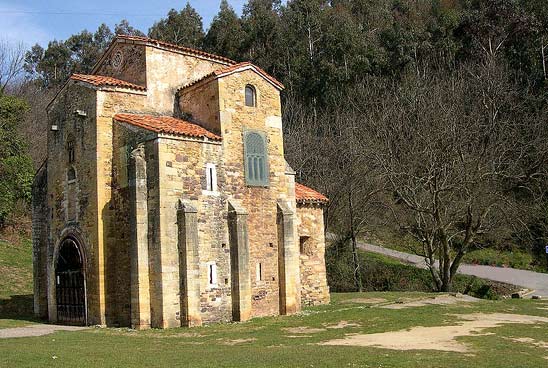 de kerk San Miguel de Lillo nabij Oviedo