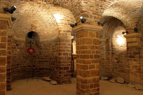 De romaanse crypte onder de O.L.Vrouwkerk van Mesen