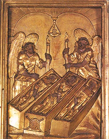 2 engelen bij het graf van Jacobus en zijn 2 leerlingen. Altaarbeeld. Compostela, kathedraal, hoofdkapel