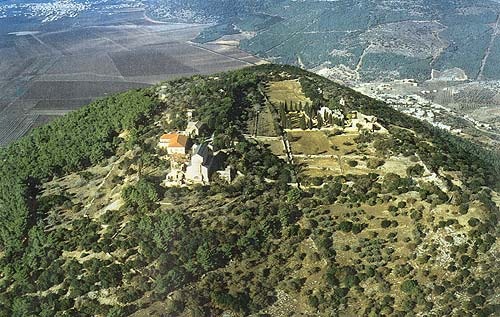 De berg Tabor waarop, volgens de overlevering, het evangelie-verhaal over de wonderbare Gedaanteverandering van Jezus plaats had.
