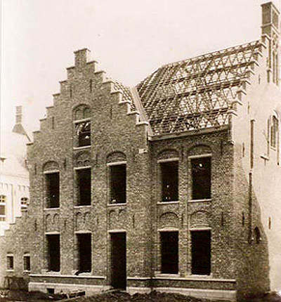 het directeurshuis tijdens de heropbouw na WO I, in 1923