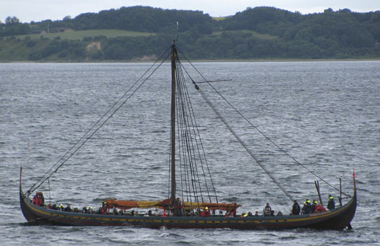 Reconstructie van een lang Deens Vikingschip Skuldelev 2, Havhingsten genoemd
