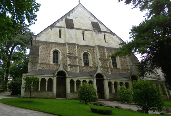 Voorgevel van het St.-Janshospitaal (1175) in Angers (Fr)