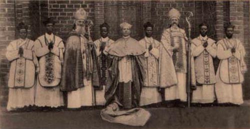 de wijding van de 6 eerste inlandse priesters in Congo