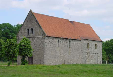voorbeeld van een romaanse stenen kapel in Chièvres