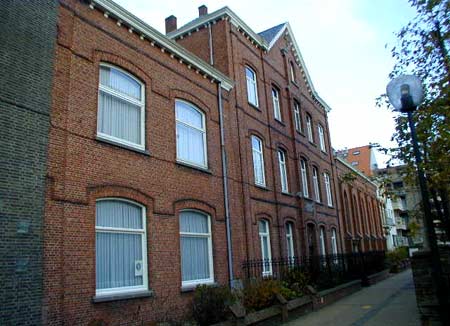 voorgevel van het kloosterfiliaal in Knokke-Heist nu