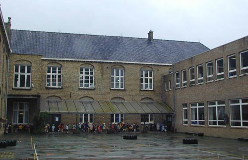 de lagere school bij het vorige kloostergebouw (1960-2002)