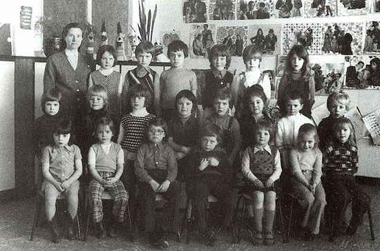 de derde kleuterklas van Zr Jacinta (schooljaar 1974-75)