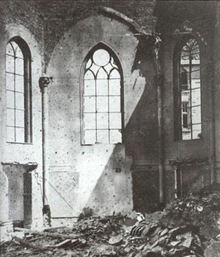 het verwoeste interieur van de kloosterkapel (1919)