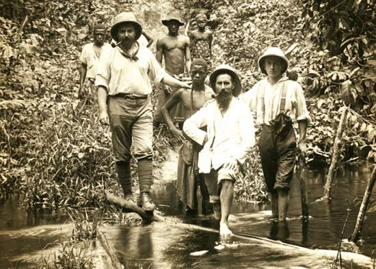 Mill Hill-Missionarissen in het oerwoud. 1926.