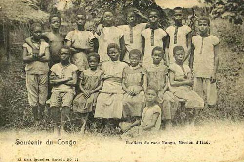 leerlingen op de school van de protestantse missie Ikoa in Basankusu