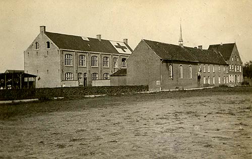 klooster en school van Oostnieuwkerke (1916)