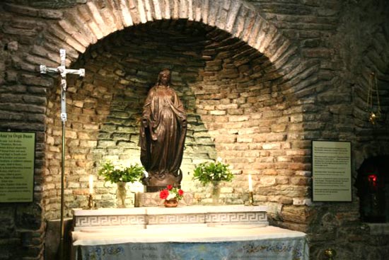 O.L.Vrouw-altaar in het Huis van de Maagd Maria bij Efeze.