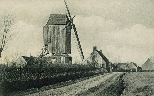 De Veldmolen tijdens Wereldoorlog I, een paar jaar vóór hij werd vernield.
