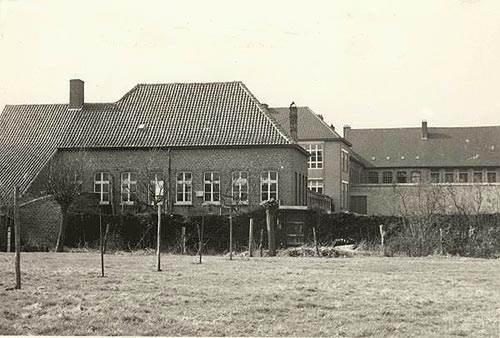 zo ziet de Paulienen-school er uit bij de overname door het VTI Poperinge in 1961