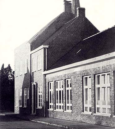 het klooster- en schoolgebouw van Waardamme in 1966