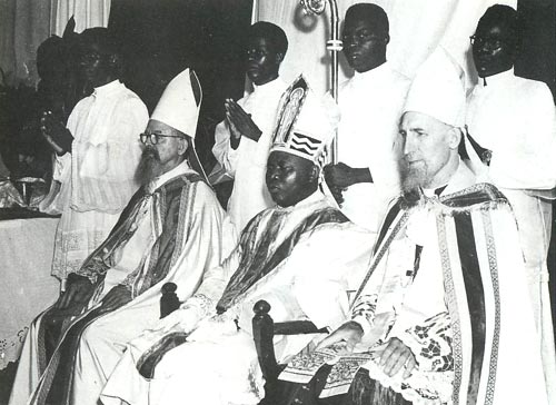 wijding van Pierre Kimbondo tot eerste inlandse (hulp)bisschop van Kongo (1956)