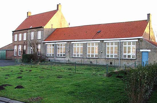klooster en bijhorende school in Wulpen