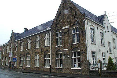 voorgevel van de lagere school bij het vorige kloostergebouw (1960-2002)